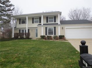 41686 Sutters Ln, Northville, MI 48168
