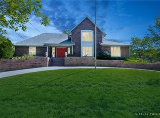 10052 Hemlock Dr, Overland Park, KS 66212