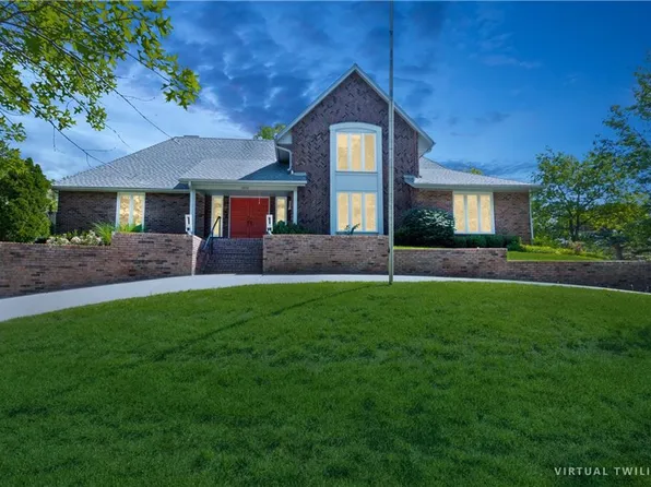 10052 Hemlock Dr, Overland Park, KS 66212