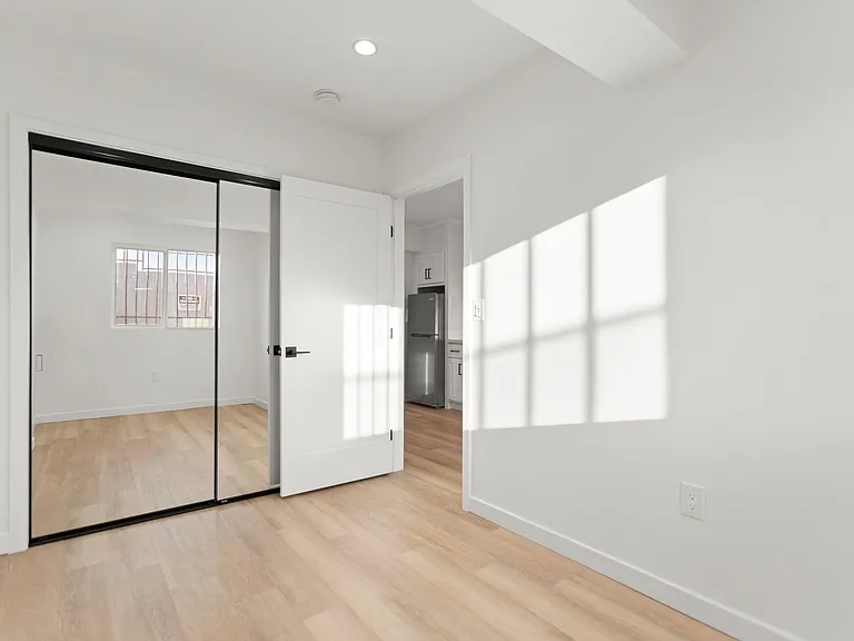 (An/Ji/Yo:C) 6725 Laurel Canyon Blvd — Photo 21
