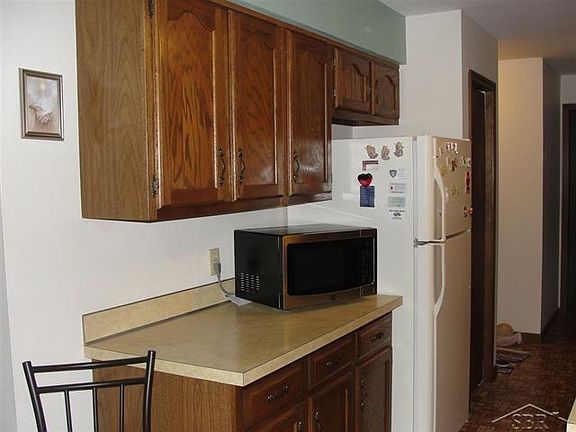 4th image of 2400 N Berkshire Dr