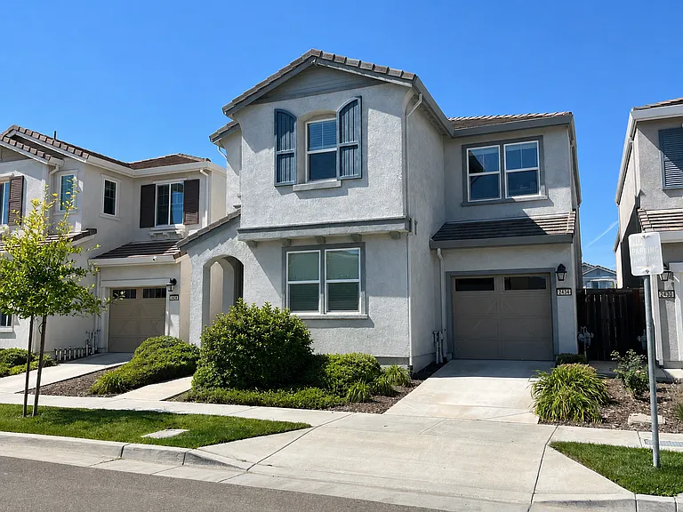 2434 Buzz Aldrin Way — Photo 3