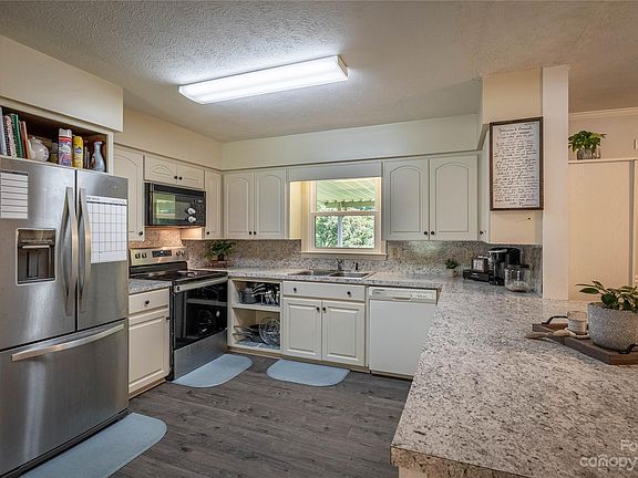 5th image of 207 Northwood Dr