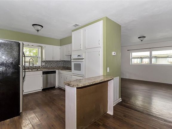3rd image of 719 Carolina Ave