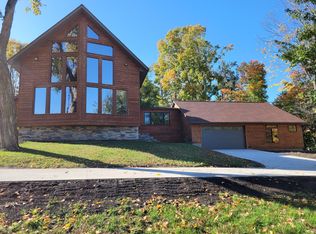 3737 Seminole Valley Rd NE, Cedar Rapids, IA 52411