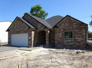1235 Hunter Dr, Texas City, TX 77590