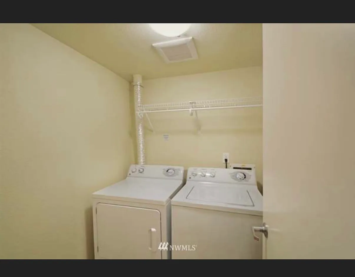 2 bed, 779 sqft, $2,200 — Photo 3
