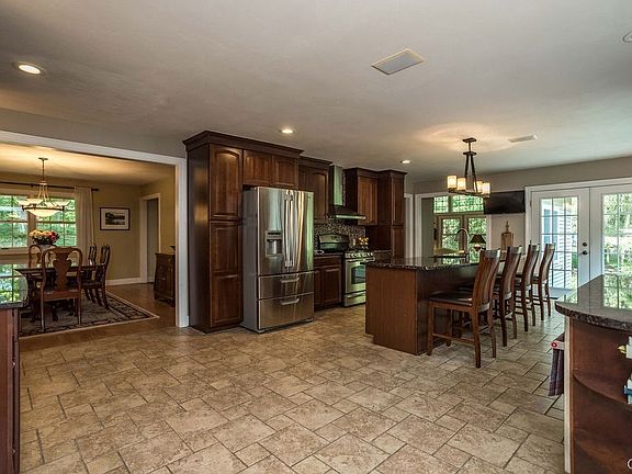 4th image of 4914 Briarwood Ln