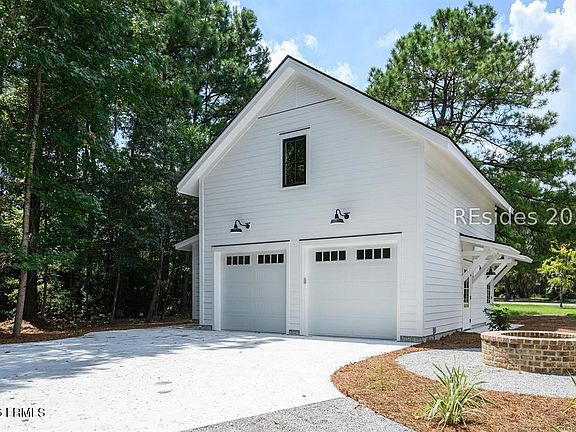 5th image of 20 Millers Pond Drive