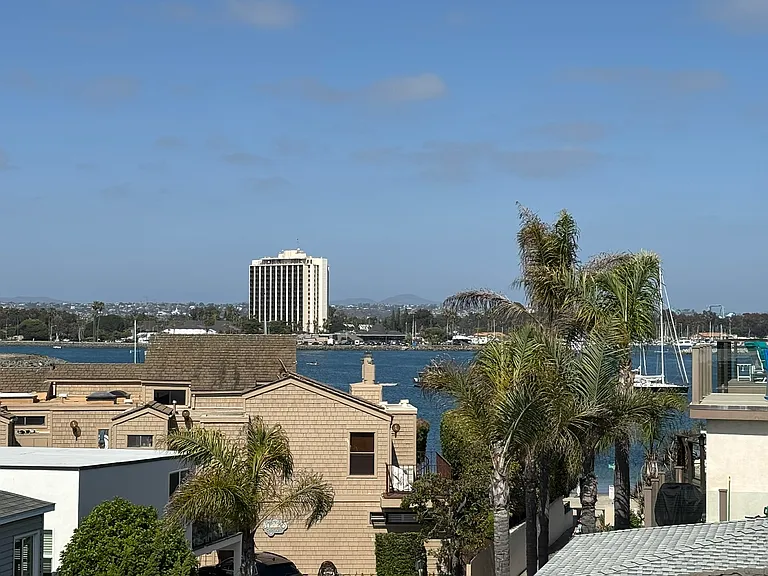 819 Avalon Ct #B — Photo 11
