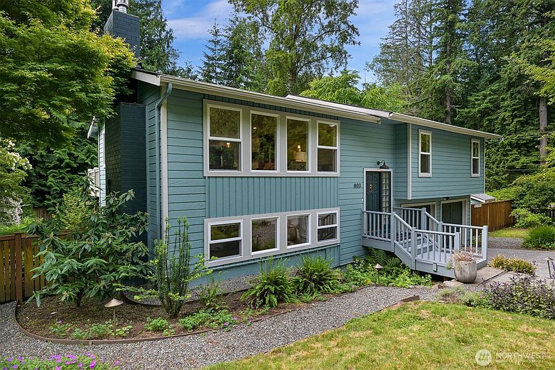 3rd image of 803 Timberlake Way