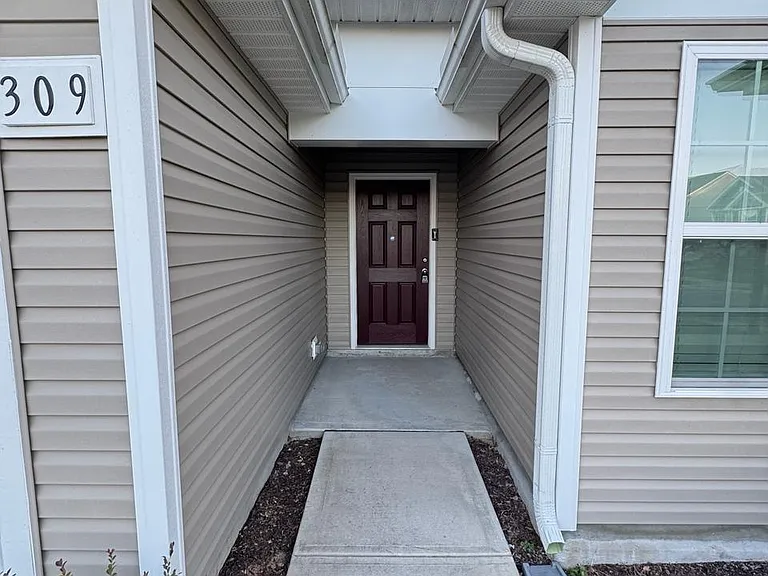 309 Turning Lake Dr — Photo 3