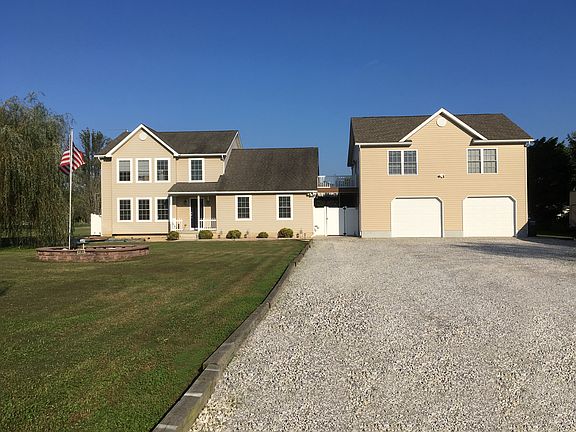 In-law suite/garage right