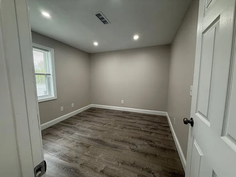 Pondsview Apartments — Photo 159