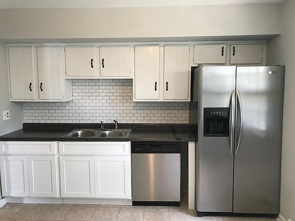 4th image of 653 Bishop Dr