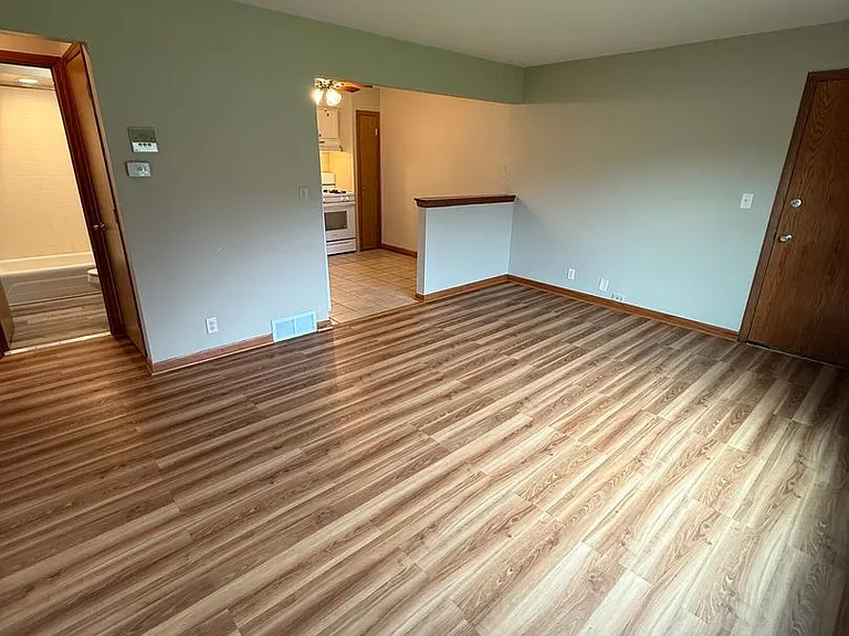 Evergreen Terrace Apartments — Photo 14