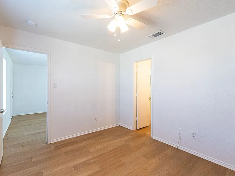 5904 Greengate Dr #D — Photo 15