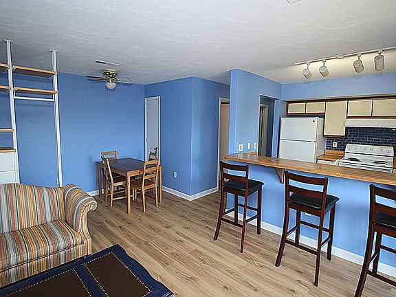 5th image of 827 Claytor Sq