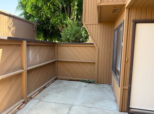 100 Hurlbut St APT 10, Pasadena, CA 91105