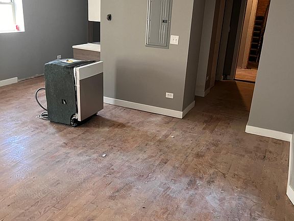 3rd image of 4404 S Drexel Blvd #208