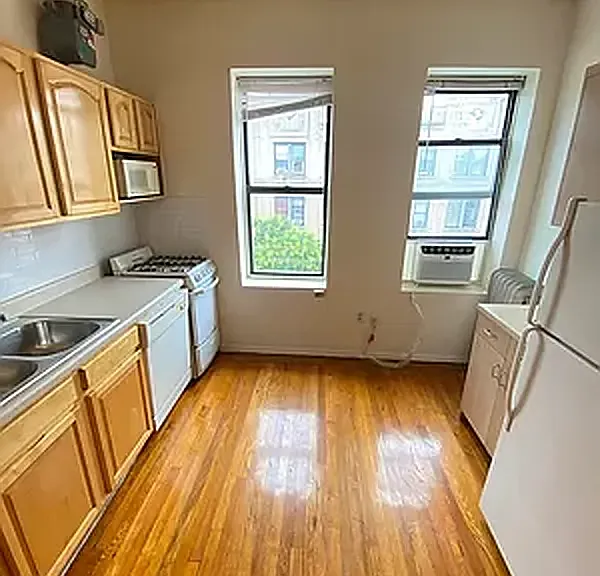 565 W 188th St #51 — Photo 7