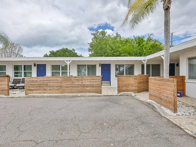 2035 Edgewater Dr #10 — Photo 4