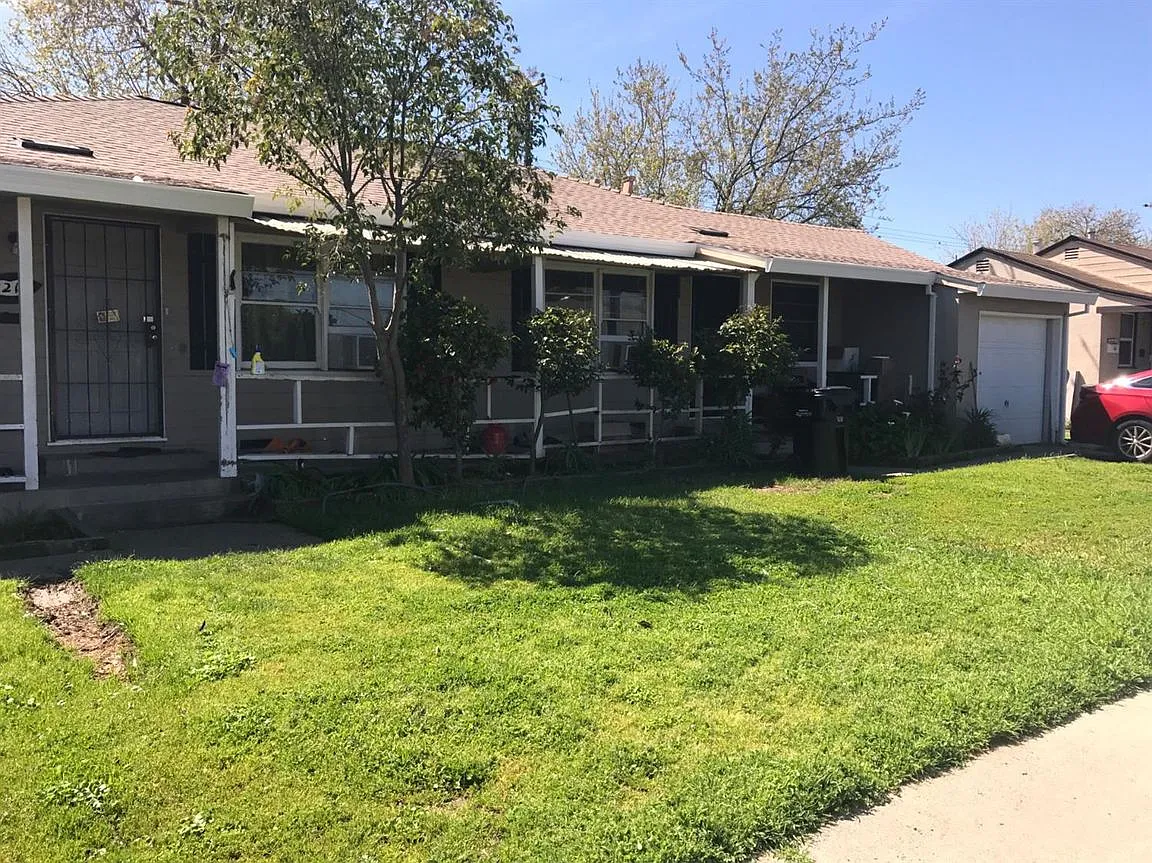 5212 Gordon Dr photo 1