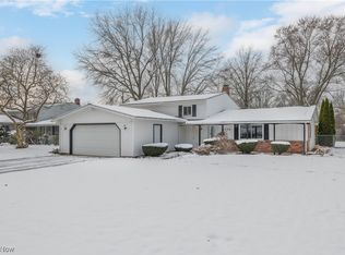 6556 Louann Dr, North Olmsted, OH 44070