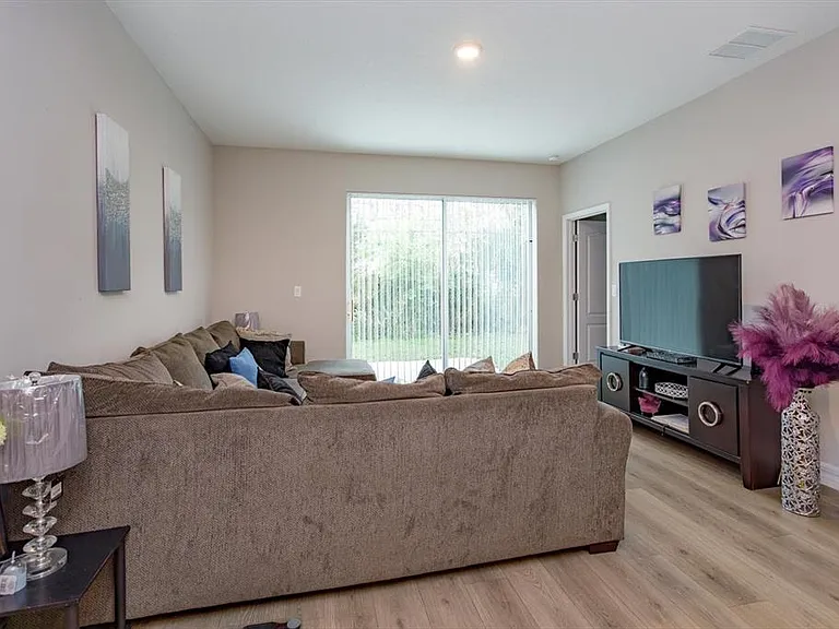 884 Klondike St — Photo 11
