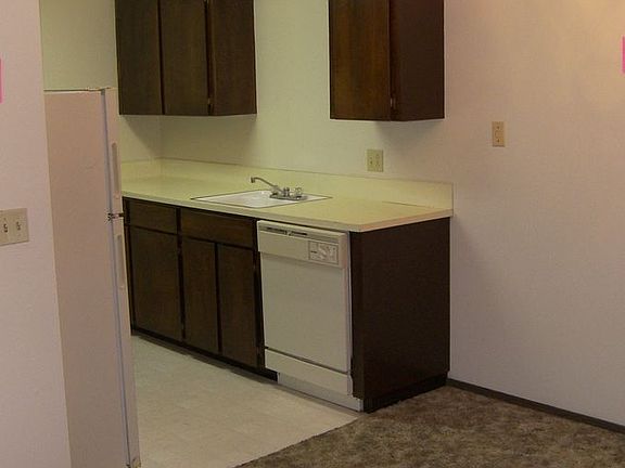 4th image of 8121-8139 SE Salmon St #8129