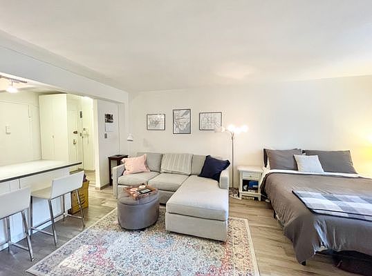 5th image of 229 E 28th St APT 1E