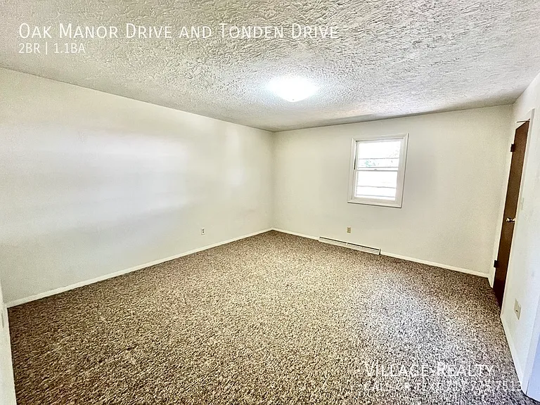 Oak Manor Dr — Photo 10