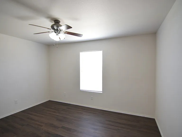 300 Curtis Dr — Photo 19