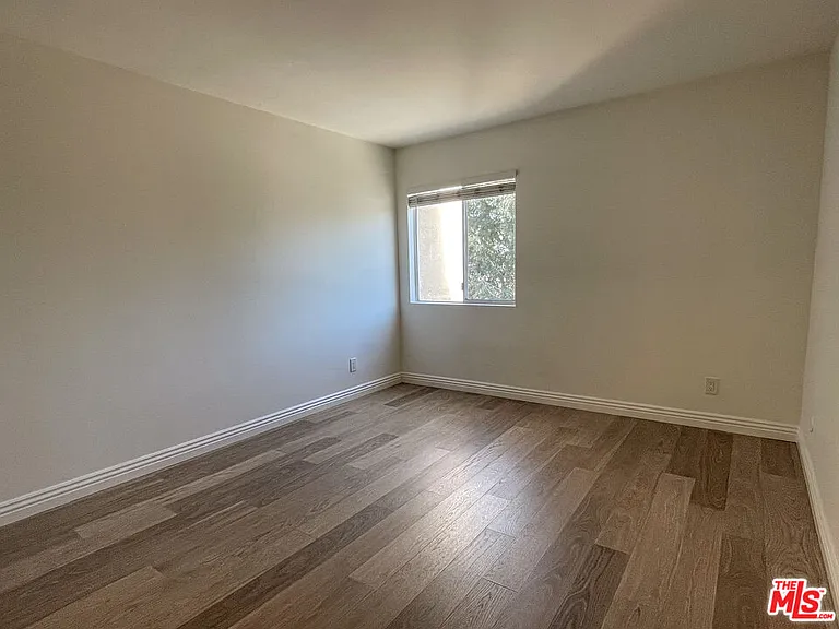 18307 Burbank Blvd #202 — Photo 7