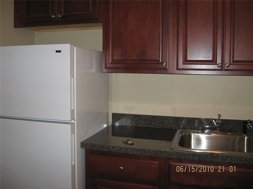 2nd image of 303 Plainfield Ave APT C6