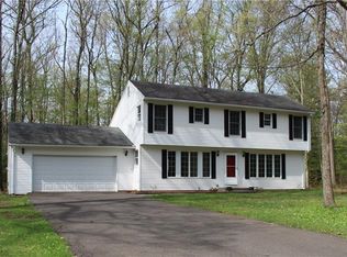 11 Briarwood Dr, Simsbury, CT 06070