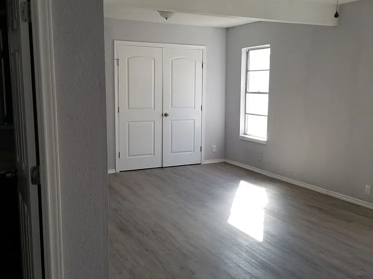 511 E Sayers Ave — Photo 9