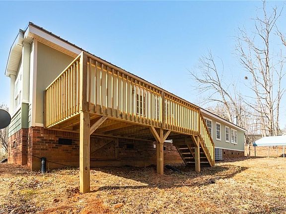 3rd image of 1085 Brookview Ln