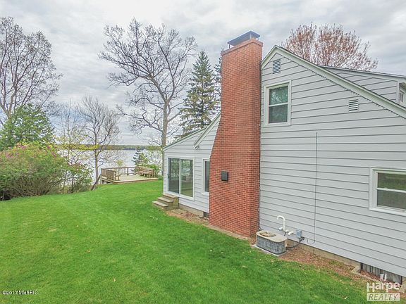 5th image of 7652 Ravenswood Ave