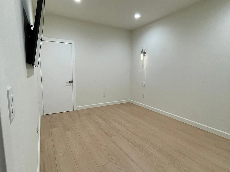 6419 Kraft Ave — Photo 13