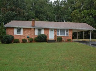 71 Beachview Ln, Troutville, VA 24175