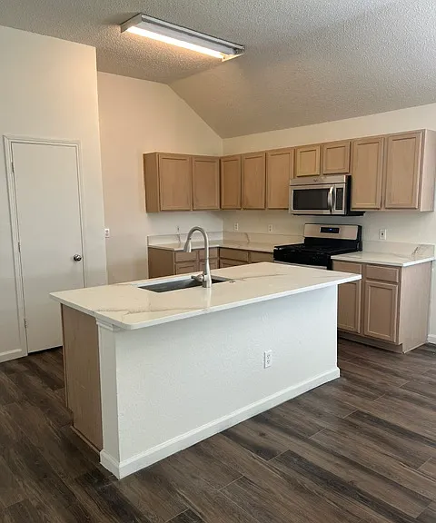 7409 Marsland Ln — Photo 3