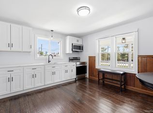 749 E Main St, Kings Park, NY 11754
