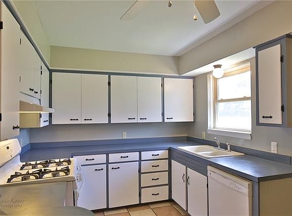 5th image of 1749 N Willis St