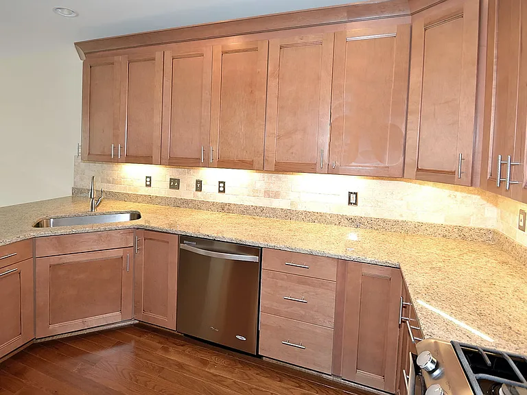 9425 Van Arsdale Dr — Photo 10