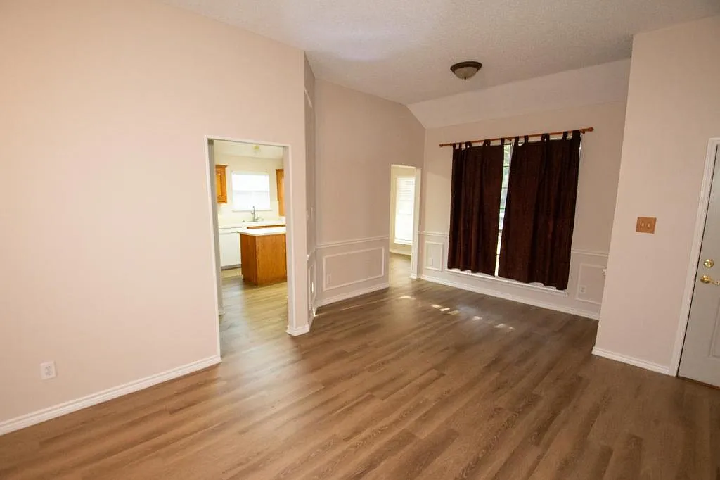 1902 Thornhill Way — Photo 4