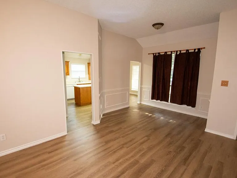 1902 Thornhill Way — Photo 4