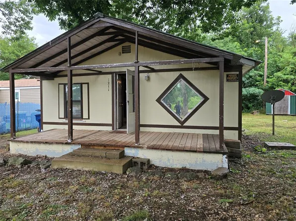 1211 W Rogers St, El Reno, OK 73036