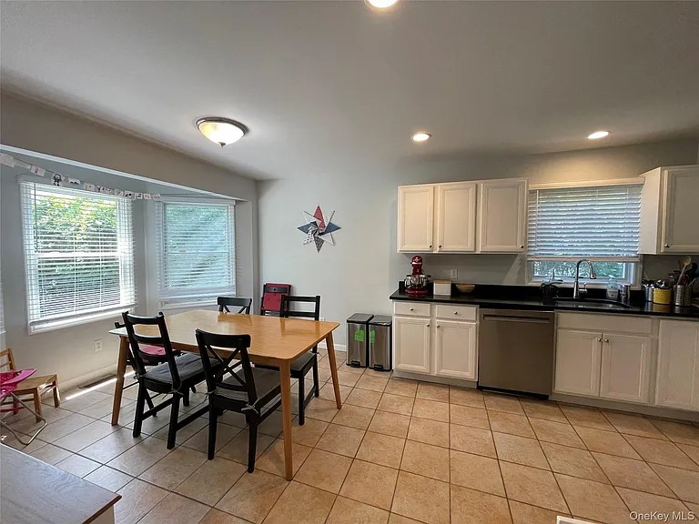 46 Maple Ave — Photo 6