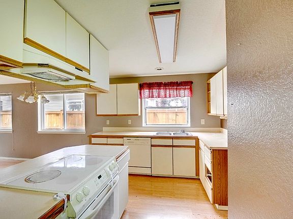2nd image of 210 99th Ave SE #33